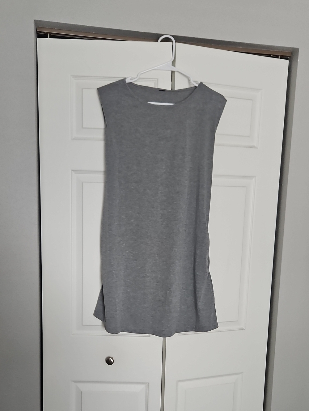 Sleeveless Gray Shift Dress With Pockets